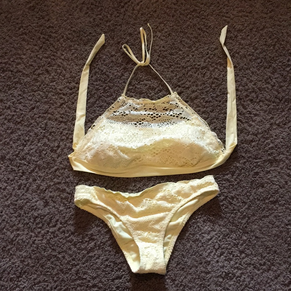 2 pc NWOTs Mossimo Yellow swim suit Top XL Bottoms M